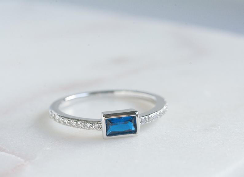 CUSHION CUT BLUE SAPPHIRE RING