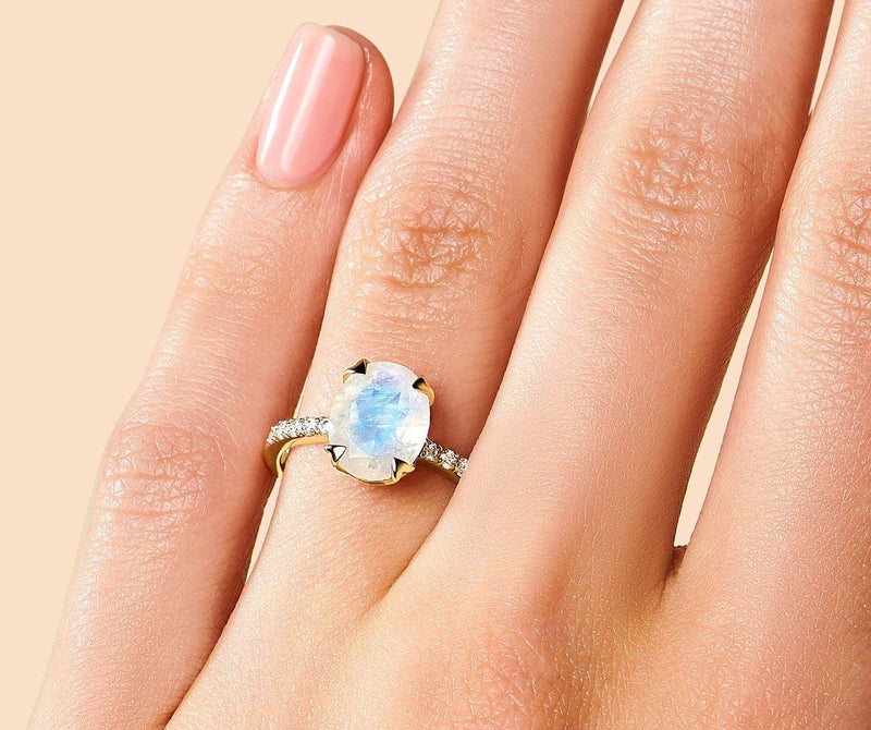 MAGIC MOON STONE RING detail view