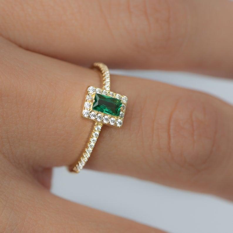 FESTIVE EMERALD detail view